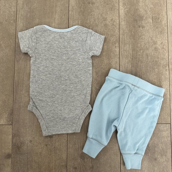Gerber & cat and Jack 0-3 Month Baby Boy matching outfit set - Picture 9 of 11